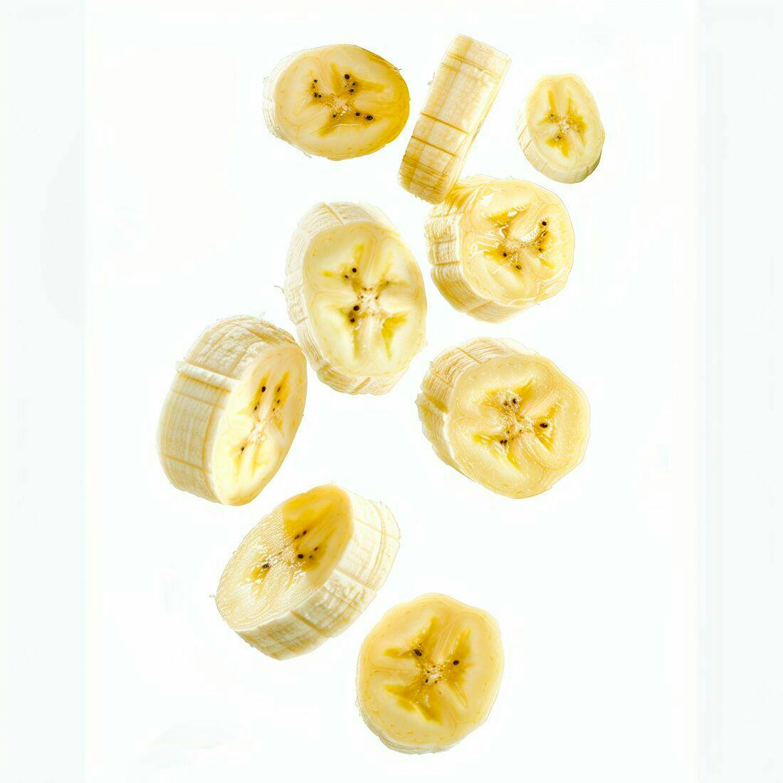 Fatias de Banana Caindo fundo branco