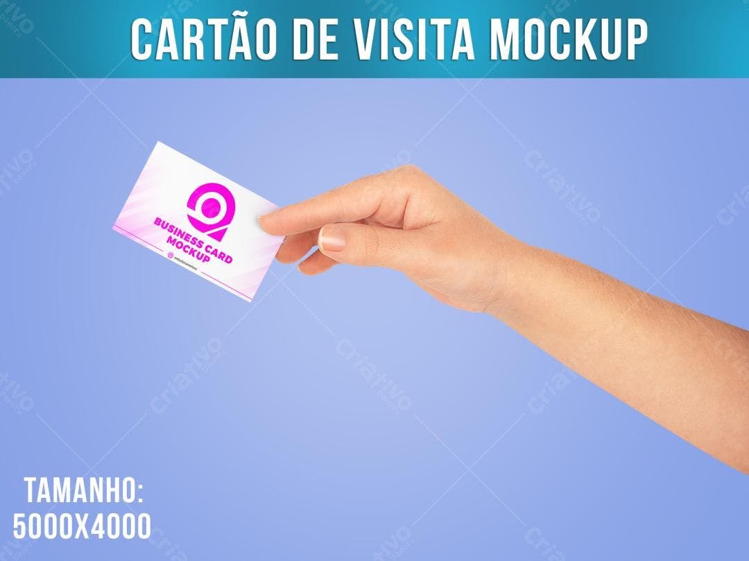 Mockup de Cartão de Visita Minimalista em Mão Feminina