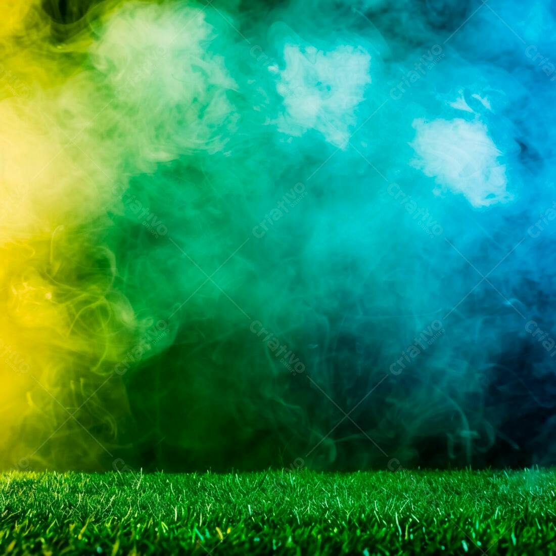 Fumaça colorida sobre grama verde