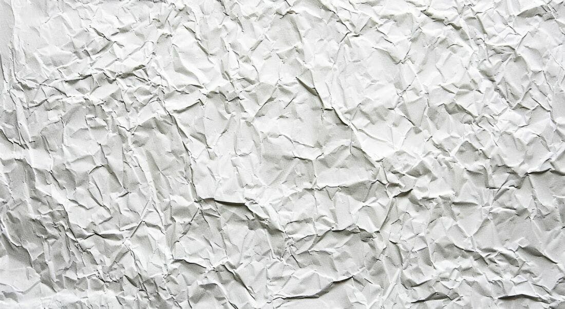 Textura de Papel Amassado em Tons de Cinza