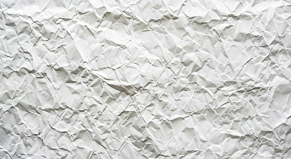 Papel amassado textura branco