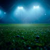 Campo de futebol cheio de neblina e partículas de poeira