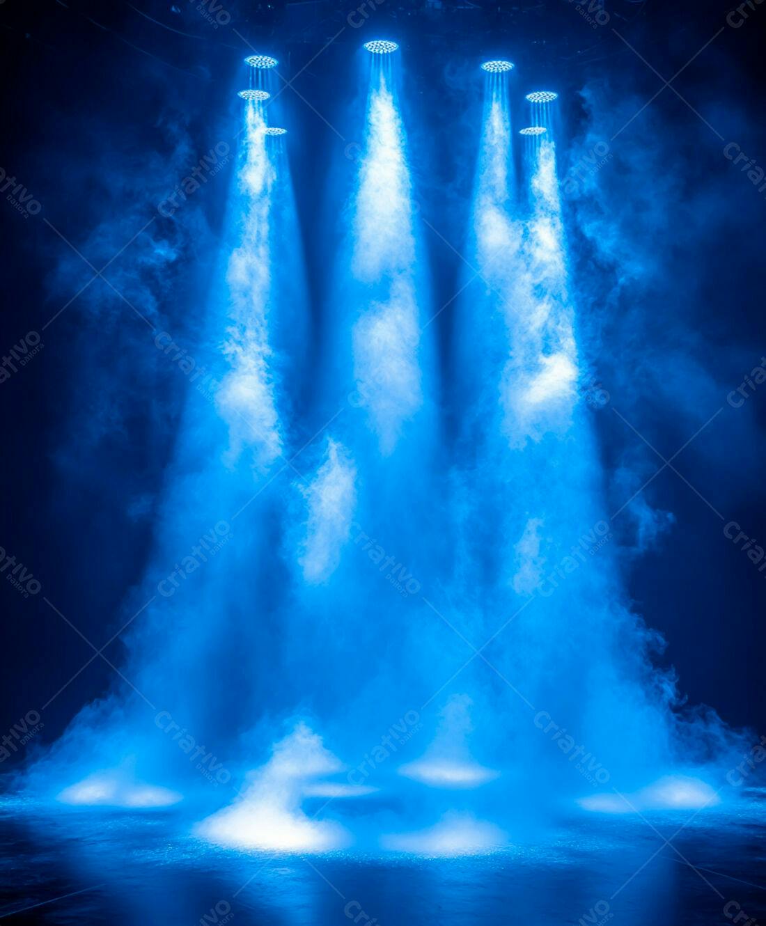 Palco com iluminação azul e névoa