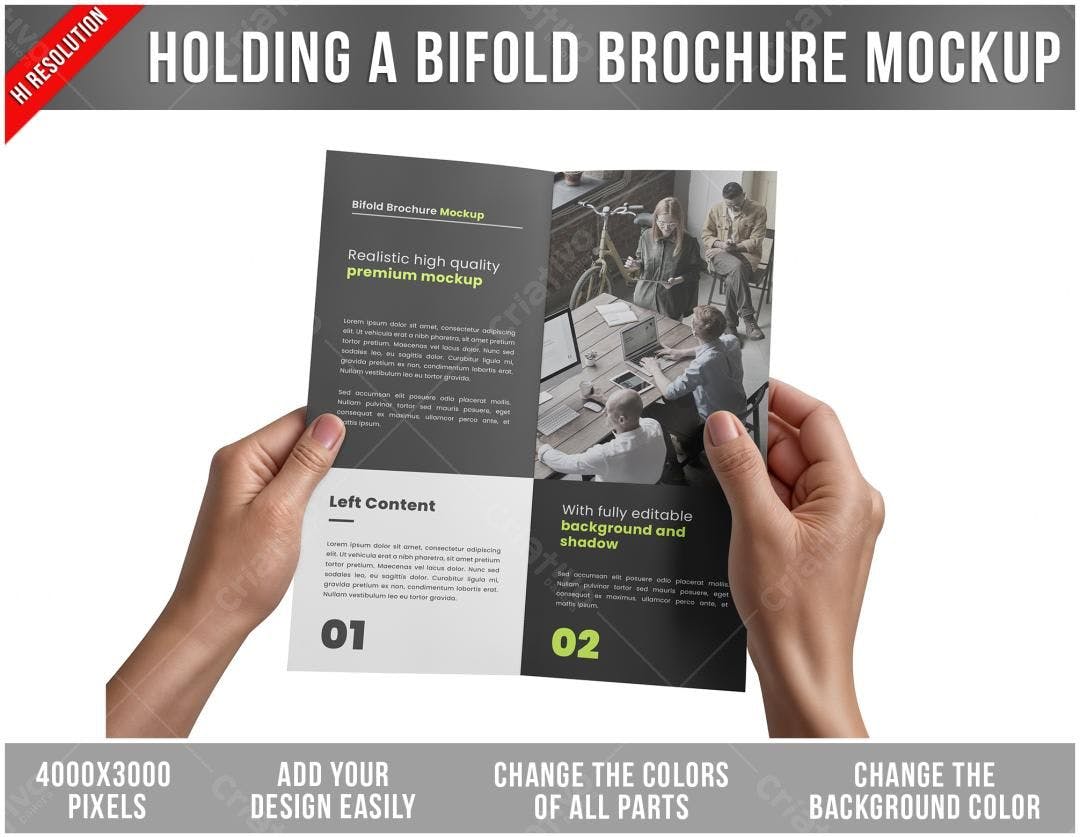 Mockup Realista de Brochura Bifold: Mãos Segurando