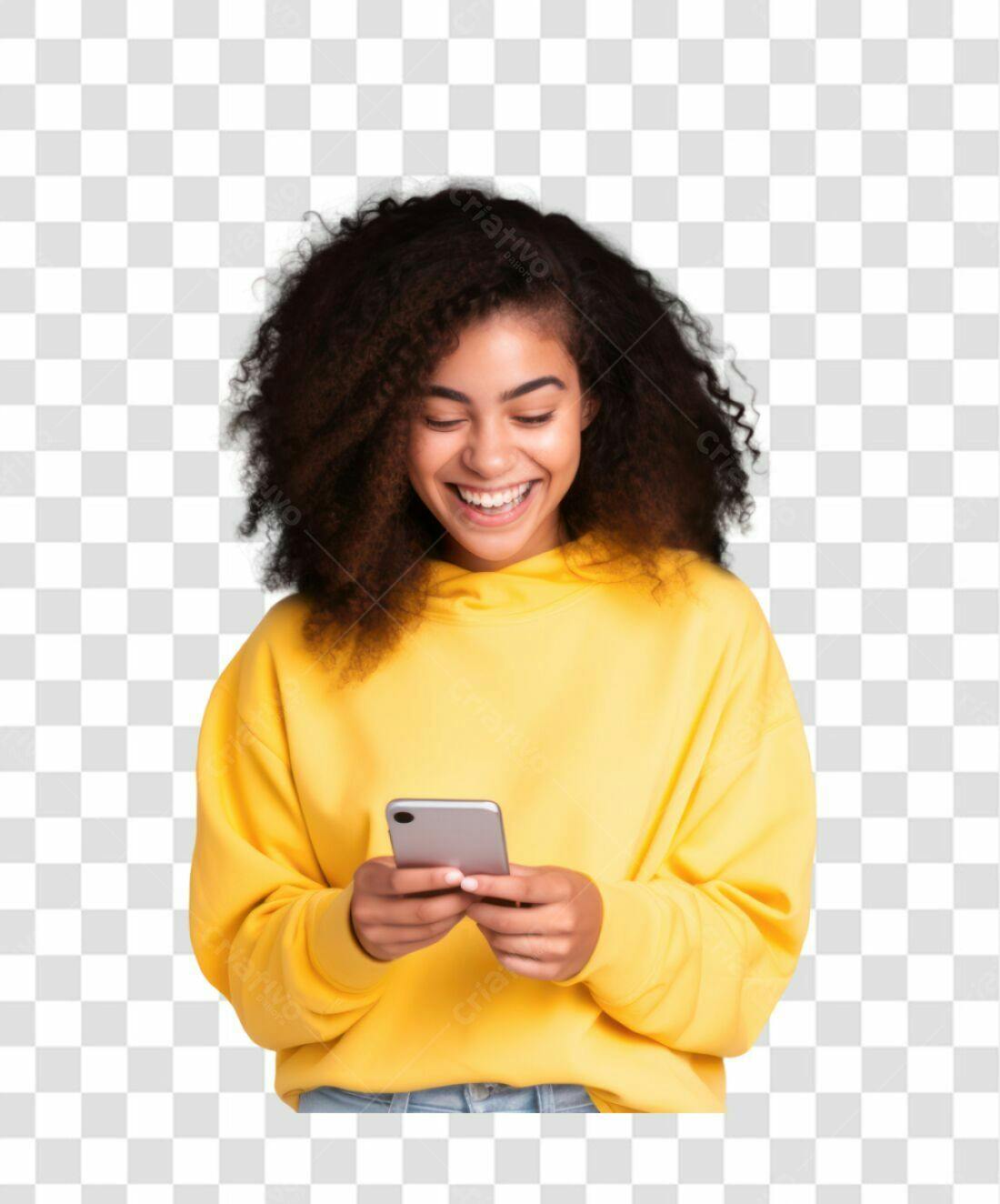 Imagem PNG mulher negra feliz no celular fundo transparente