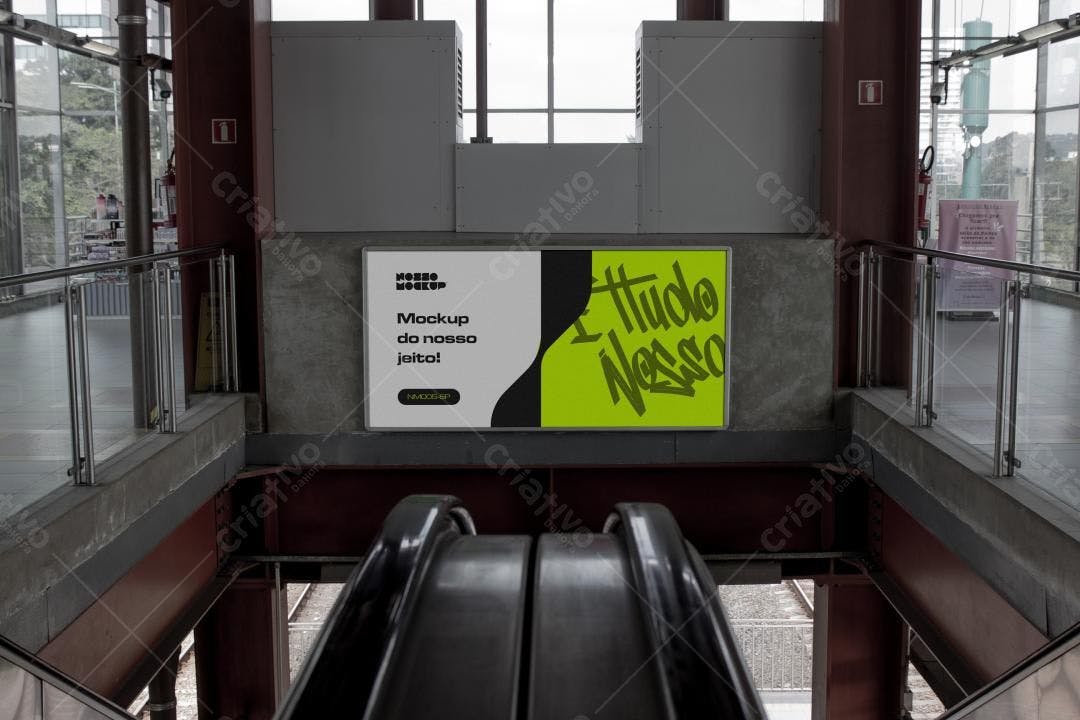 Mockup de Outdoor Moderno em Estação de Metrô