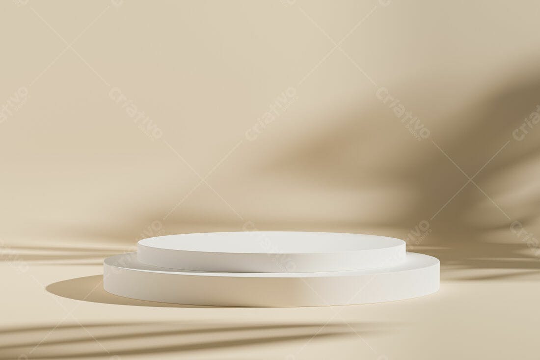 Pódio branco em fundo bege claro