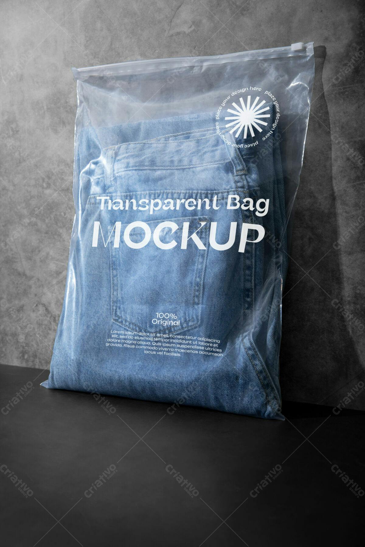 Mockup de Sacola Transparente para Embalagem de Jeans PSD Editável
