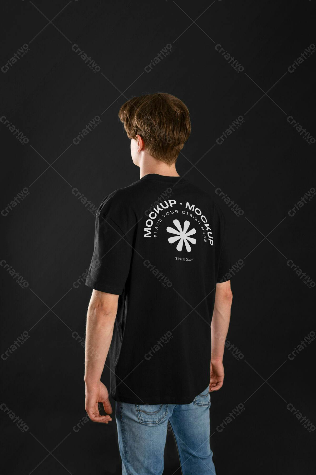 Mockup Camiseta Preta PSD Editável