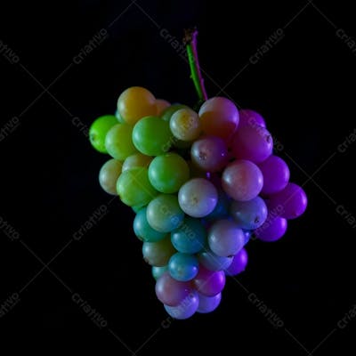 Imagem Realista De Um Cacho De Uva Com Fundo Preto