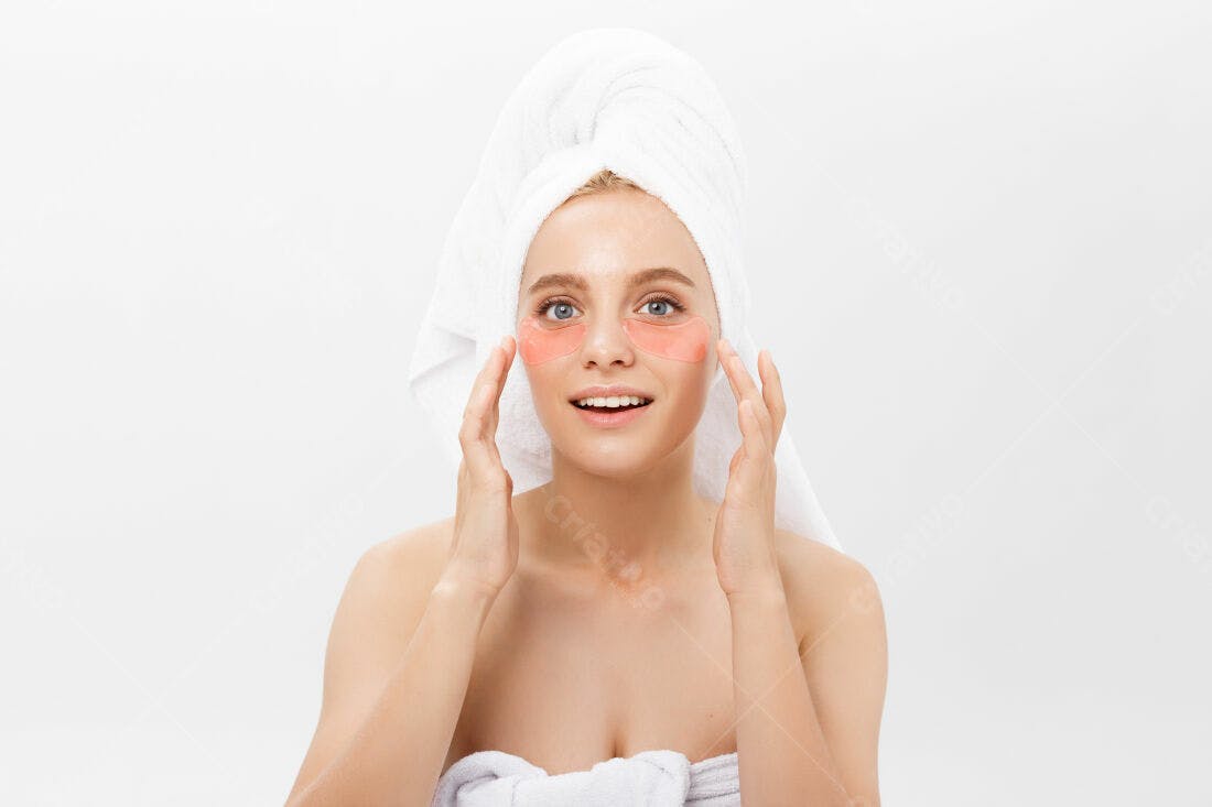 Mulher usando máscara facial para olhos