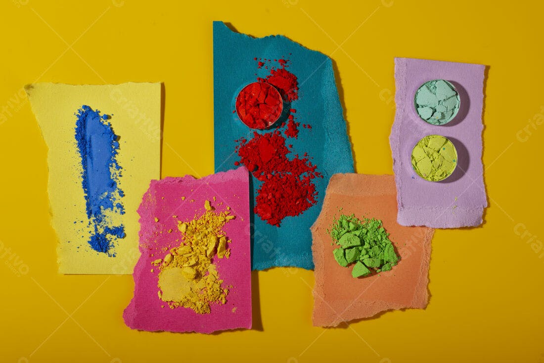 Pó colorido em papel rasgado