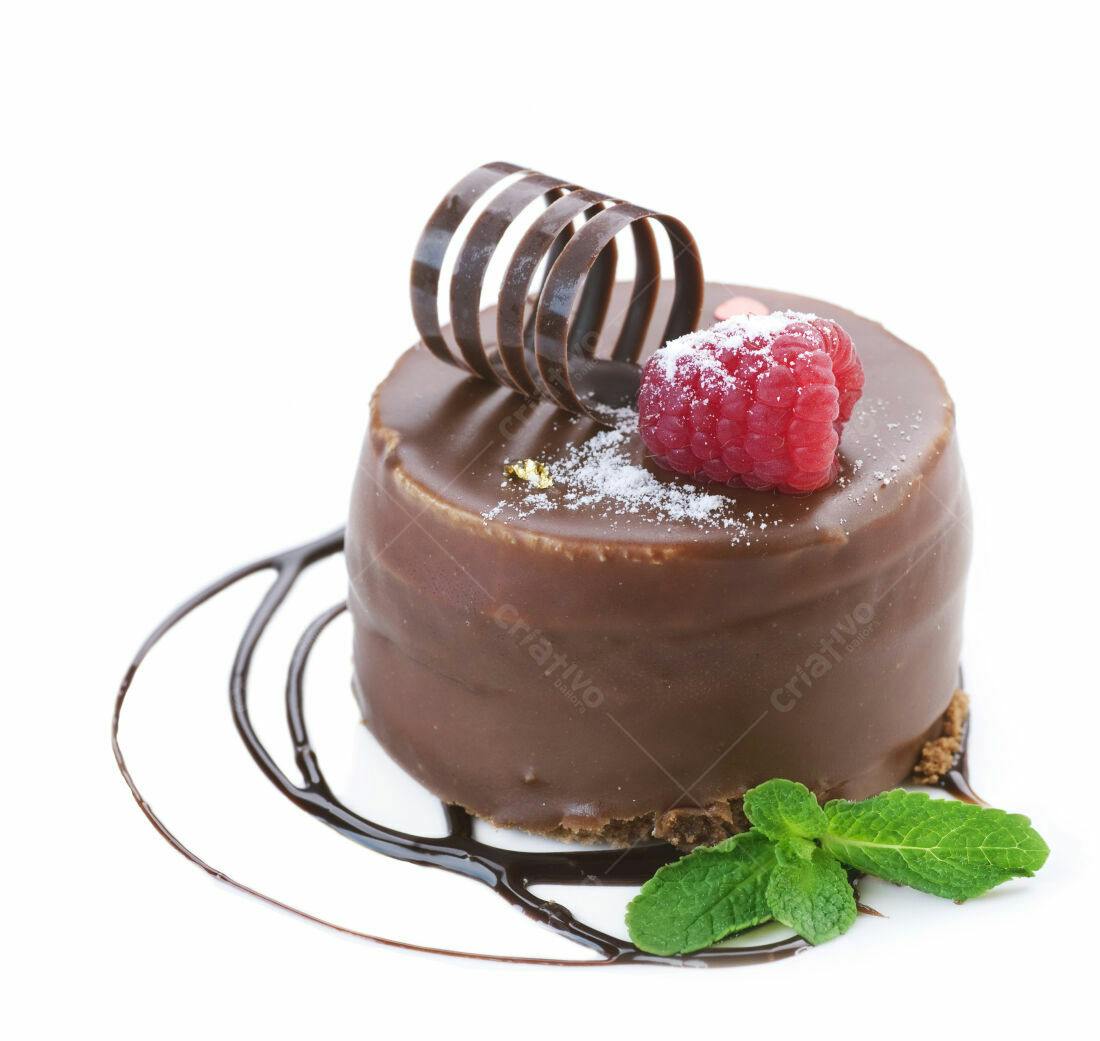 Bolo de Chocolate com Framboesa e Decoração