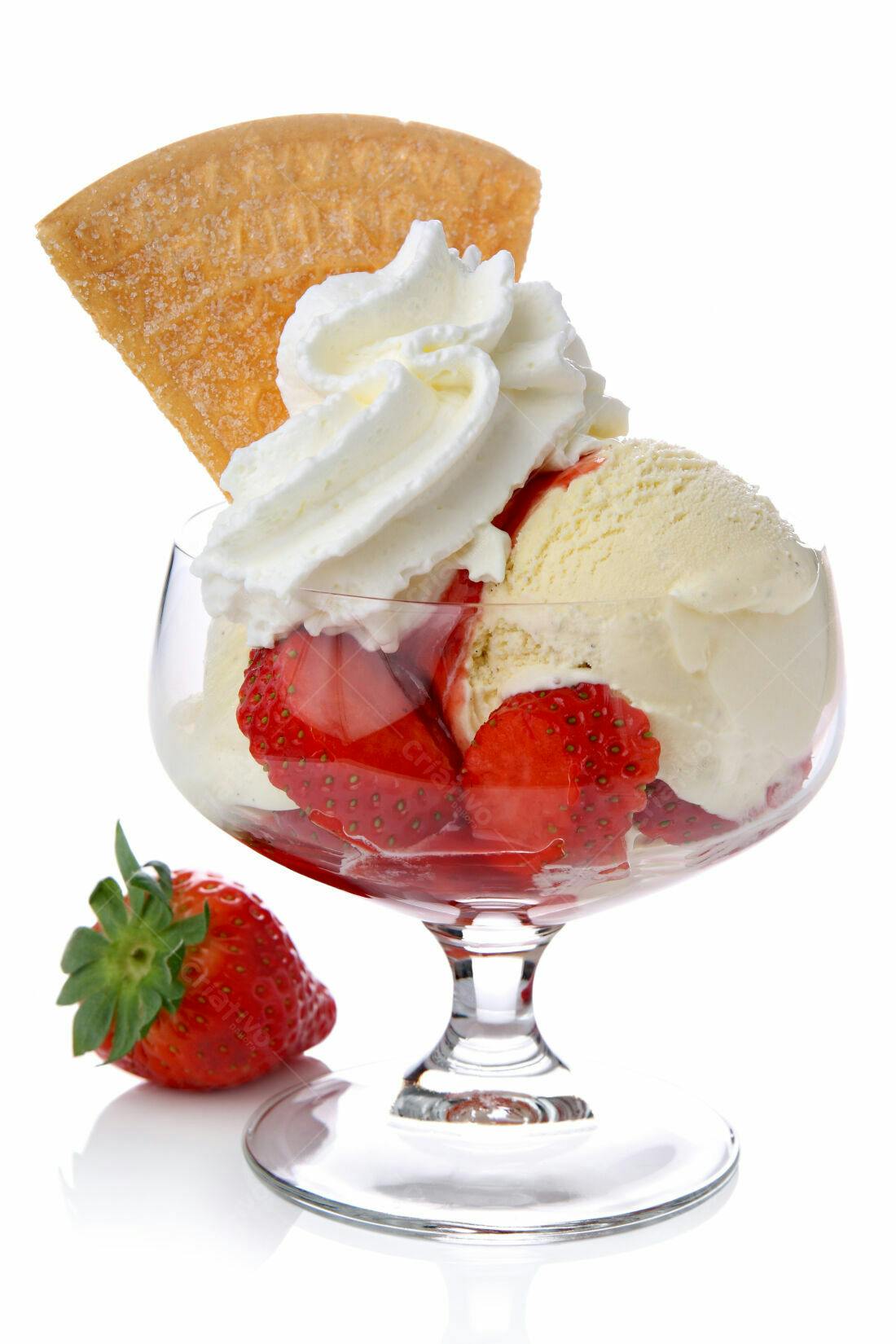 Sobremesa de Morango Sorvete Chantilly