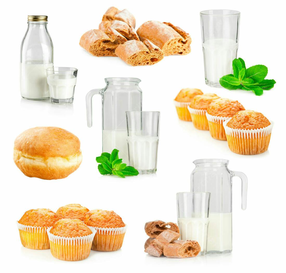 Café da manhã com leite muffins e pão