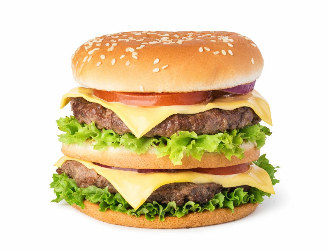Duplo Cheeseburger suculento com alface e tomate