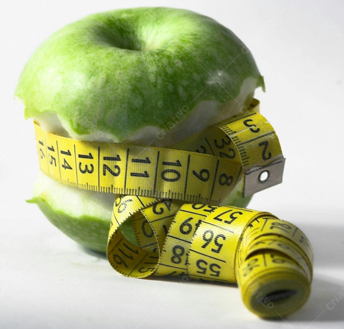 Maçã verde com fita métrica dieta