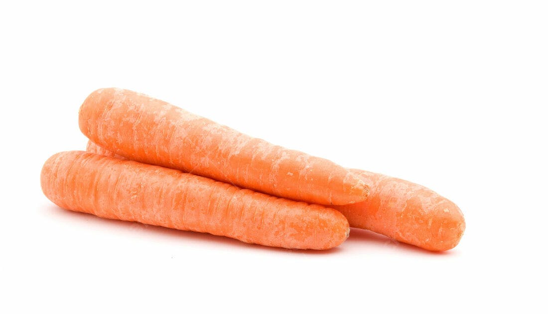 Cenouras frescas alaranjadas empilhadas