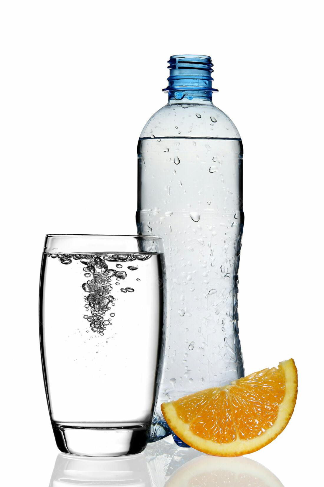 Água refrescante com laranja