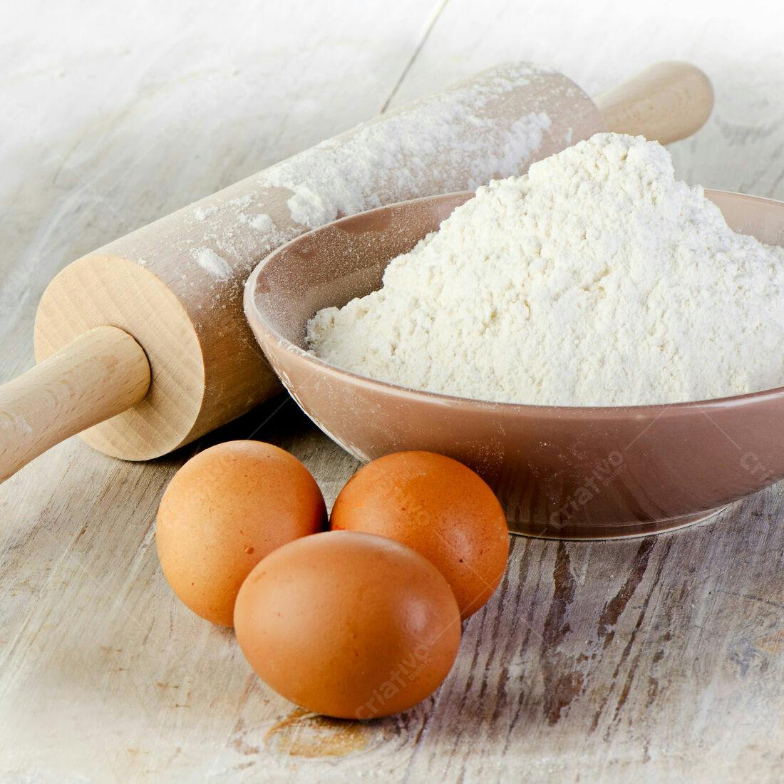 Ingredientes de Bolo Farinha Ovos e Rolo