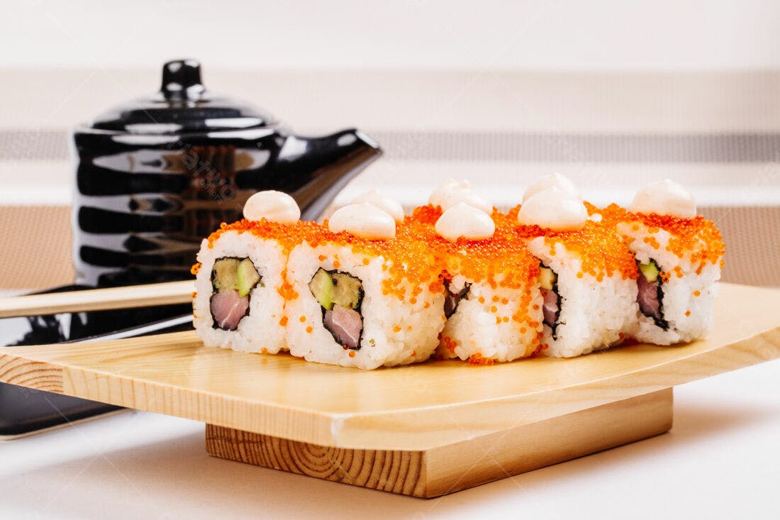 Sushi Roll Filadélfia com Tobiko