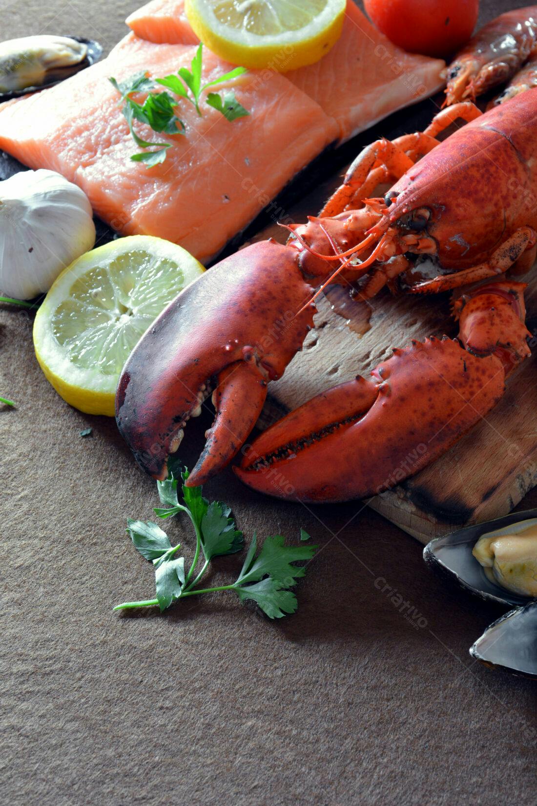 Lagosta e Salmão crus com Limão e Salsa
