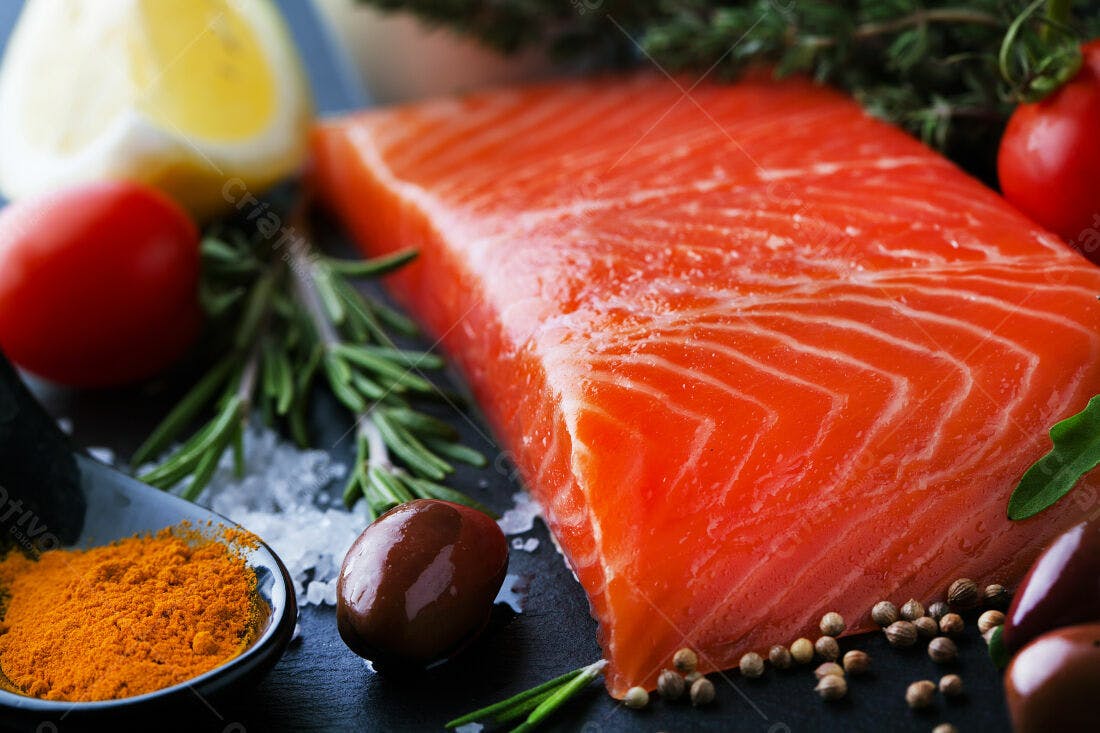 Salmão fresco com ervas e especiarias