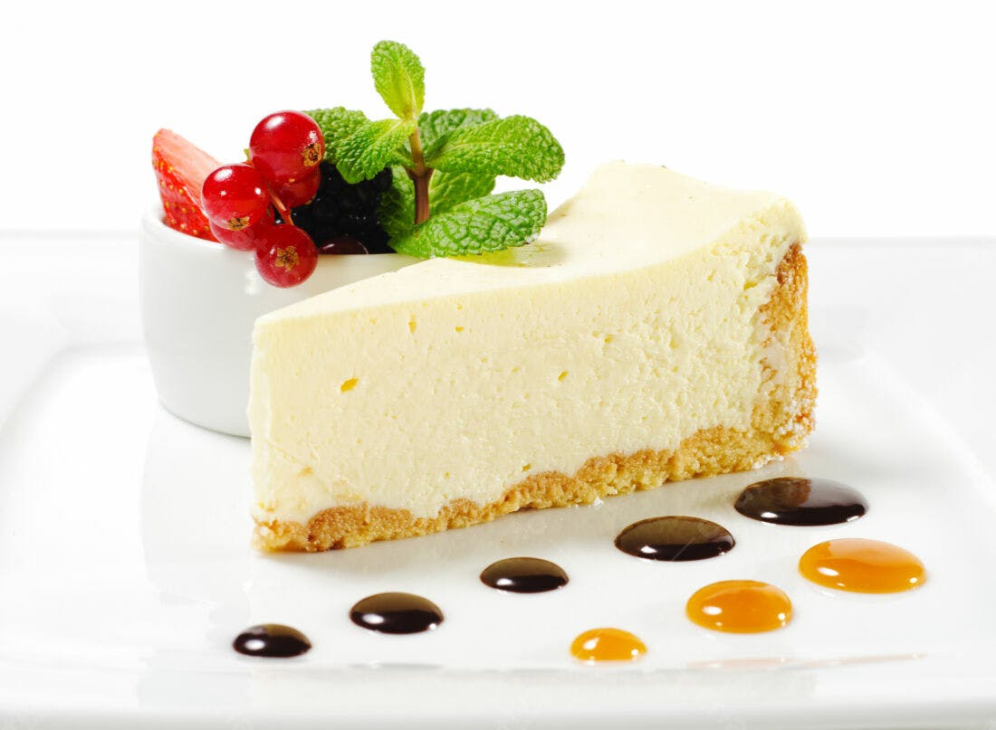 Fatia de Cheesecake com Frutas Vermelhas