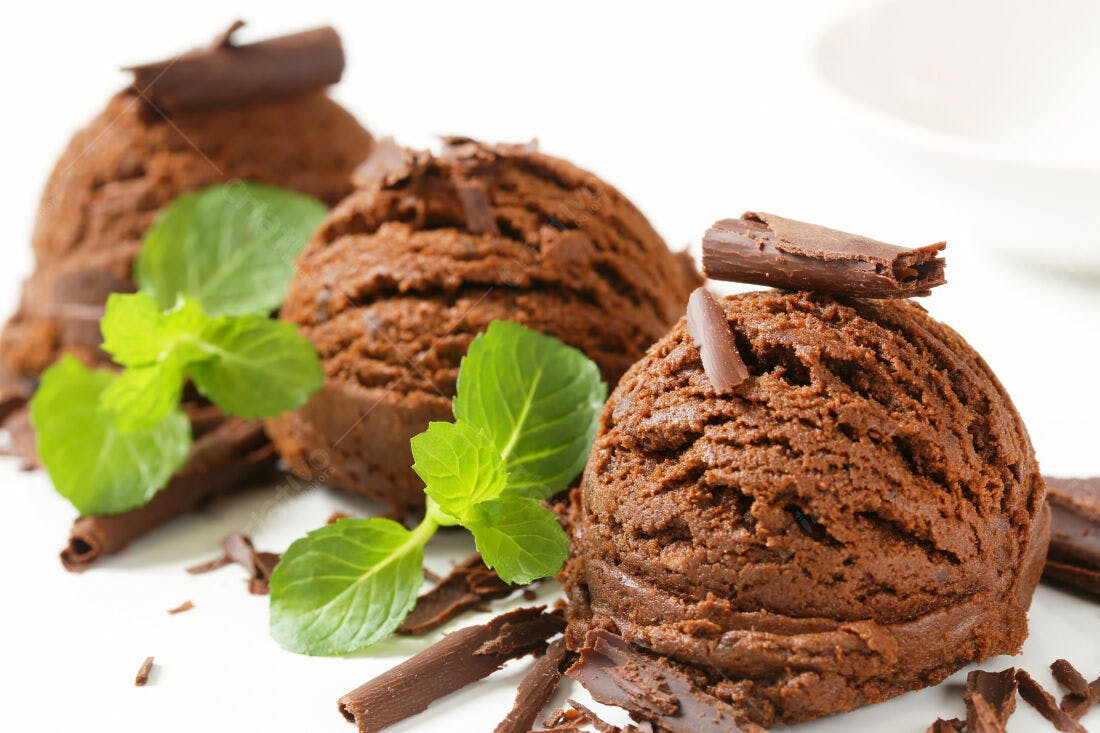 Sorvete de chocolate com menta