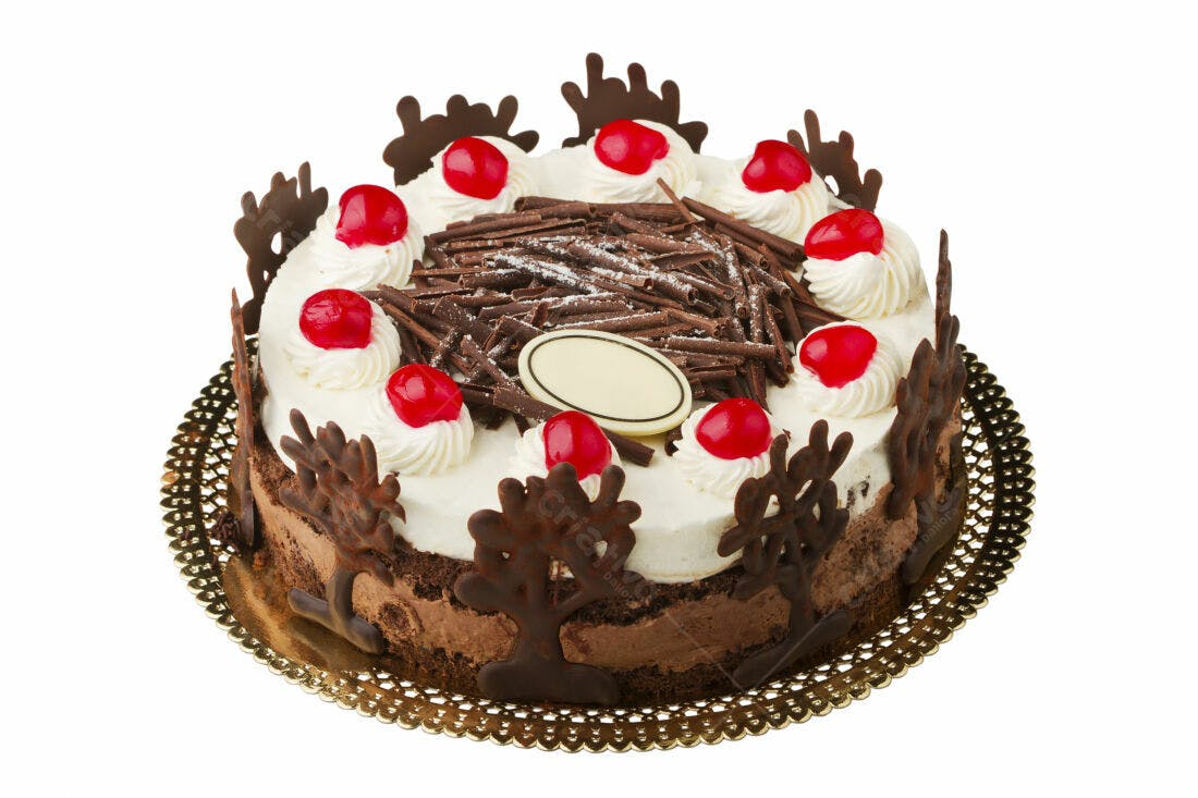 Bolo Floresta Negra com Cerejas e Chantilly