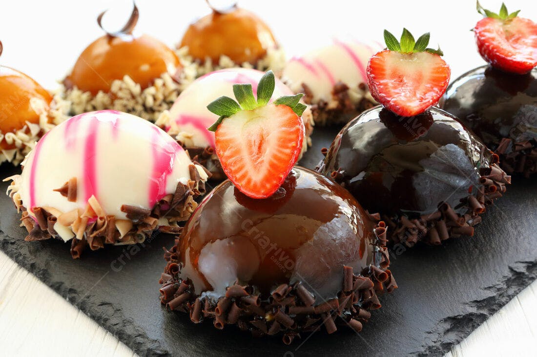 Mini mousses de chocolate e frutas vermelhas