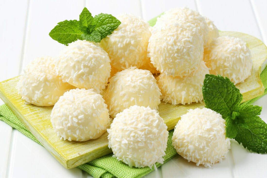 Doces de coco branco deliciosos