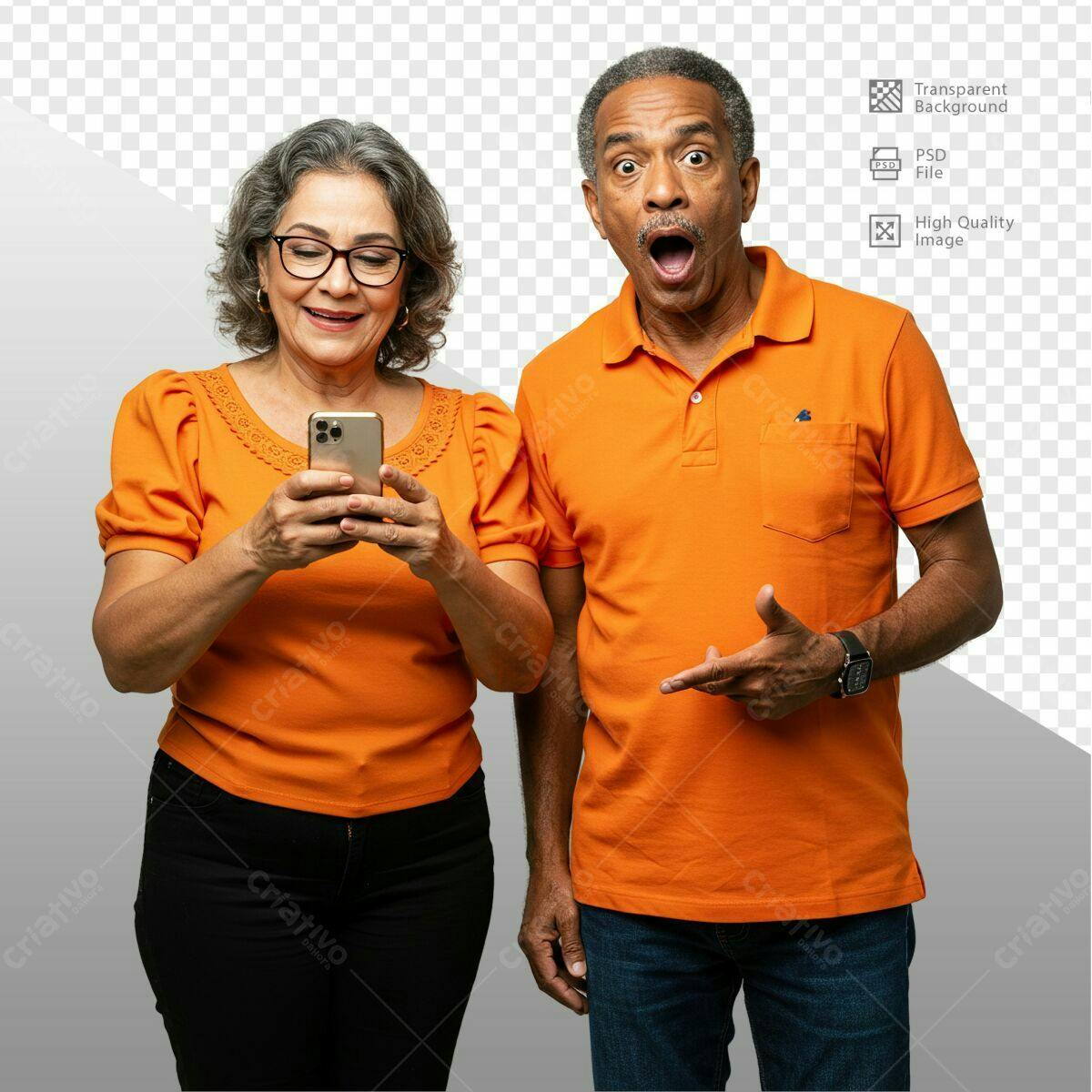 Imagem de casal Sênior olhando para o celular PSD Editável