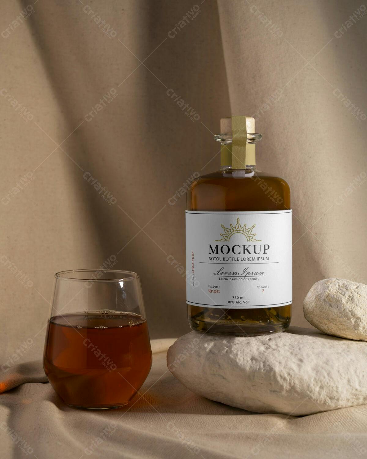 Mockup PSD para Rótulo de Garrafa de Sotol Editável