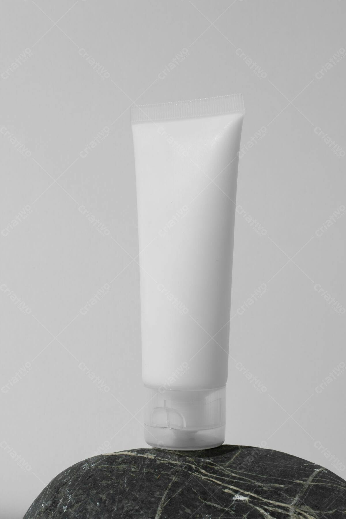 Mockup Embalagem de Creme PSD Editável