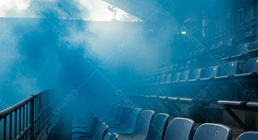 Arquibancada de estádio em névoa azul