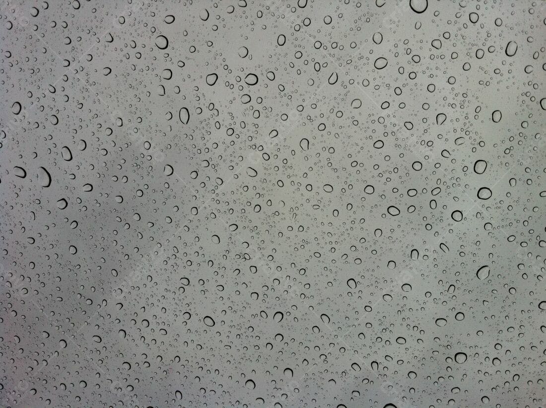 Gotas de chuva em superfície cinza