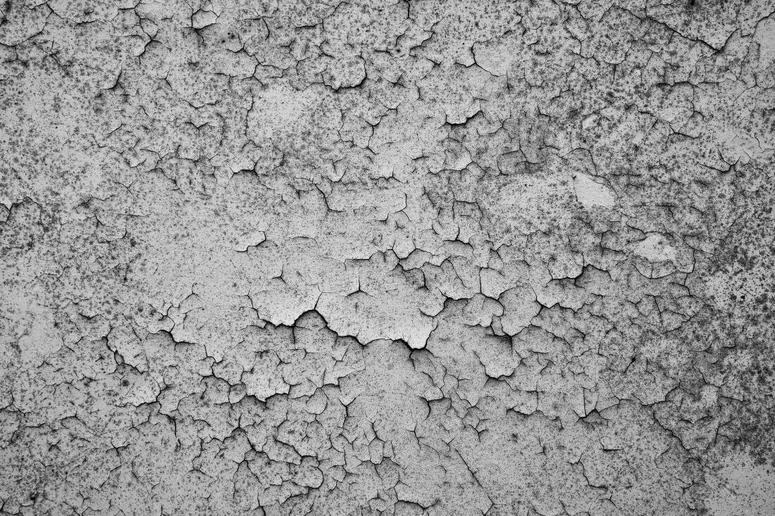 Textura de parede descascada em tons de cinza
