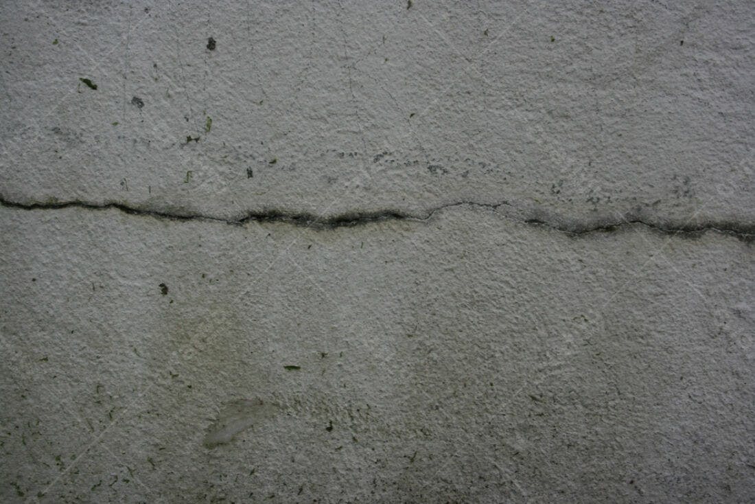 Parede de concreto rachada textura cinza