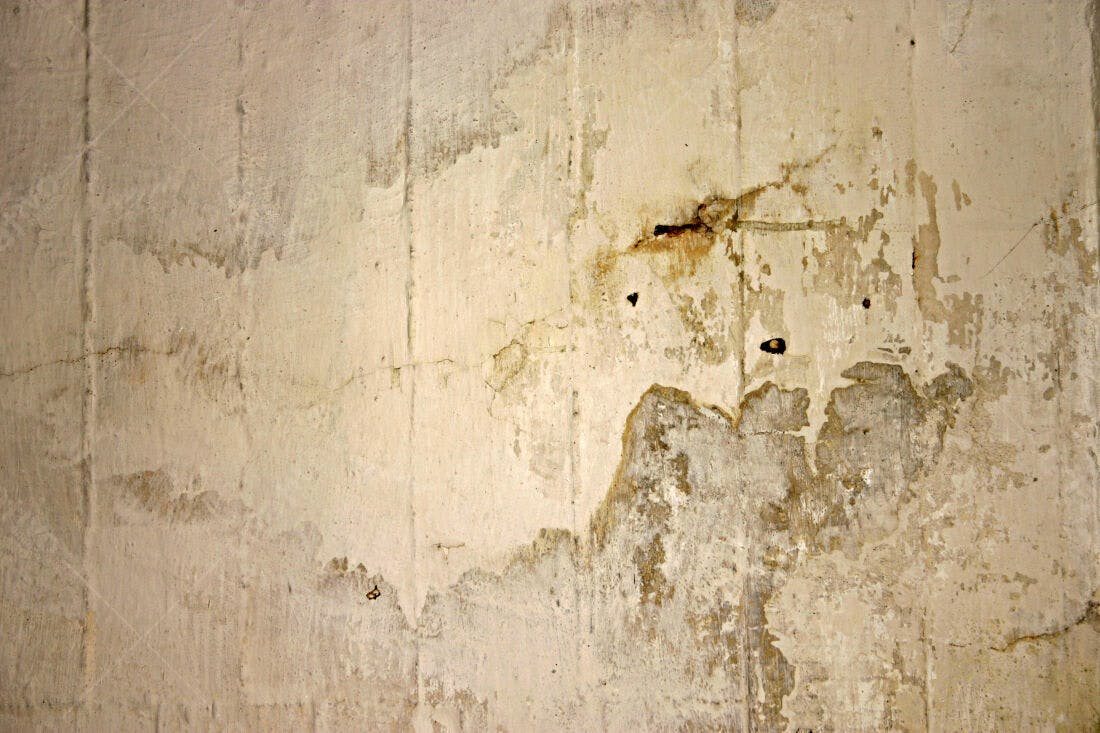 Parede de concreto desgastada tons bege e marrom