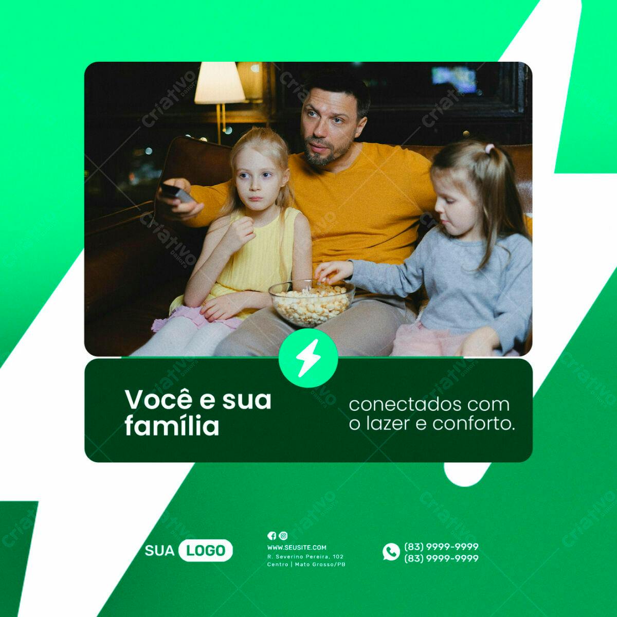 Postagem Família Assistindo TV PSD Editável