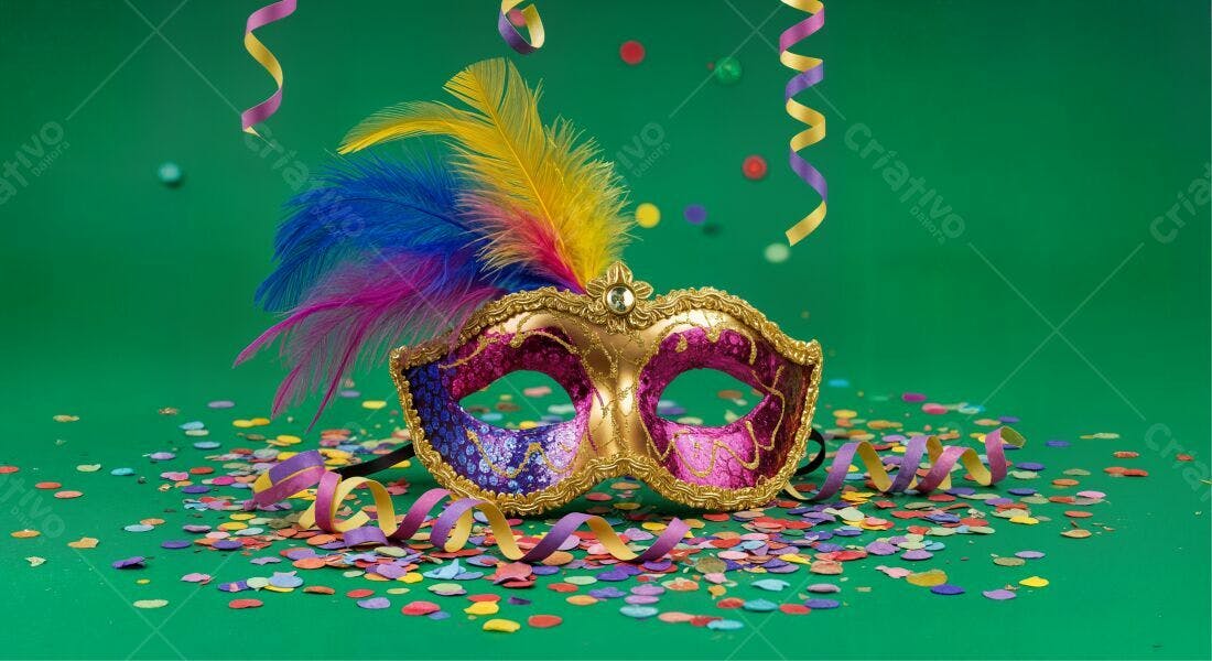 Máscara de Carnaval com penas coloridas