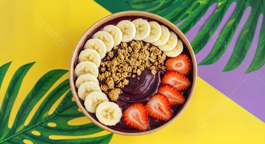 Açaí com banana e morango Granola