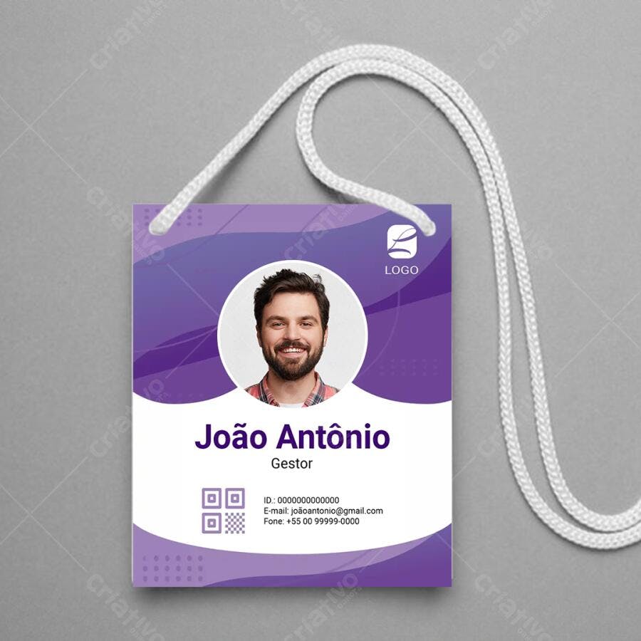 Mockup de Crachá Profissional Moderno em Tons Roxo