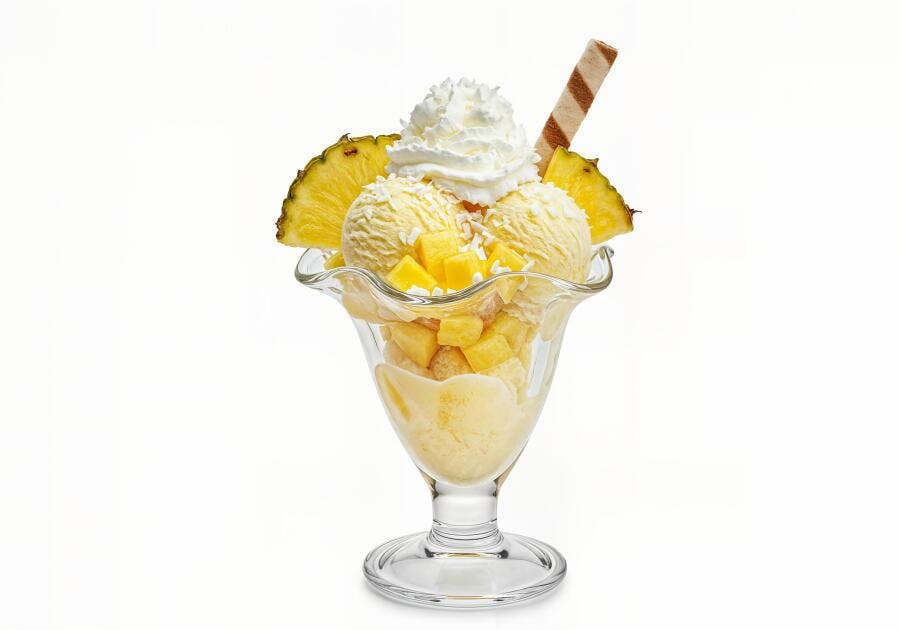 Sorvete de Abacaxi com Coco e Chantilly