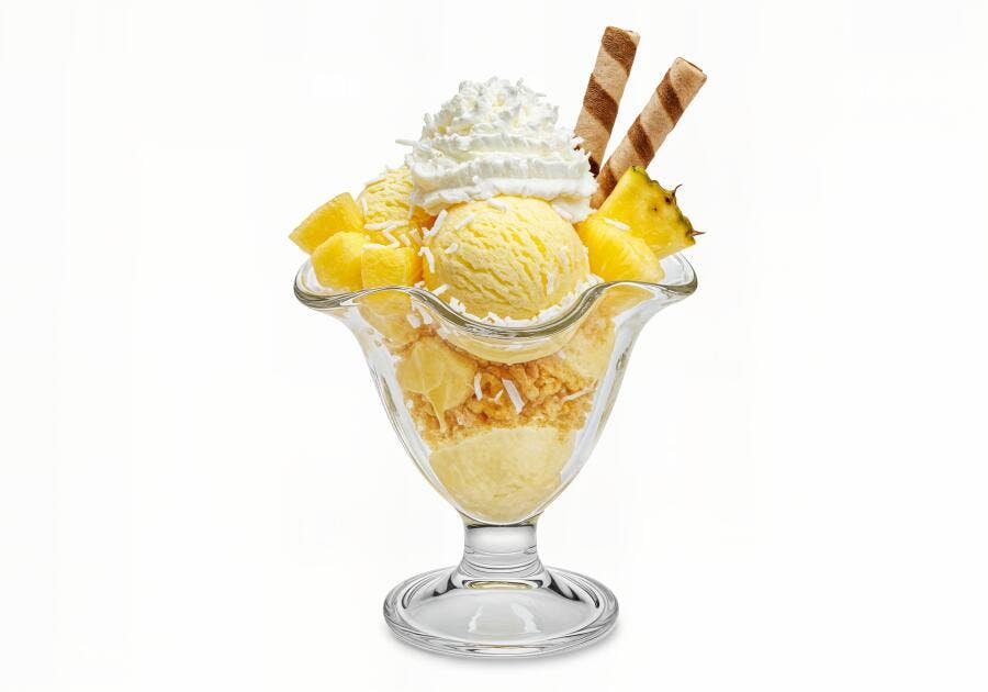 Sorvete de Abacaxi com Chantilly e Wafer