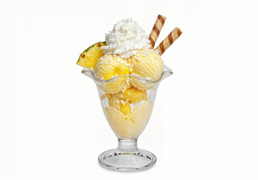 Sorvete de Abacaxi com Chantilly e Wafer