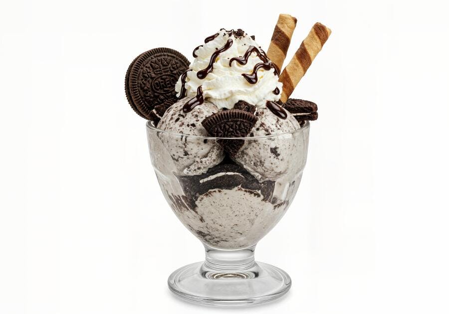 Sobremesa de sorvete Oreo com chantilly