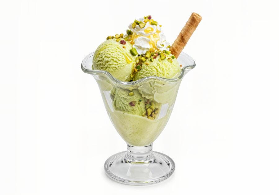 Sorvete de Pistache com Chantilly e Wafer