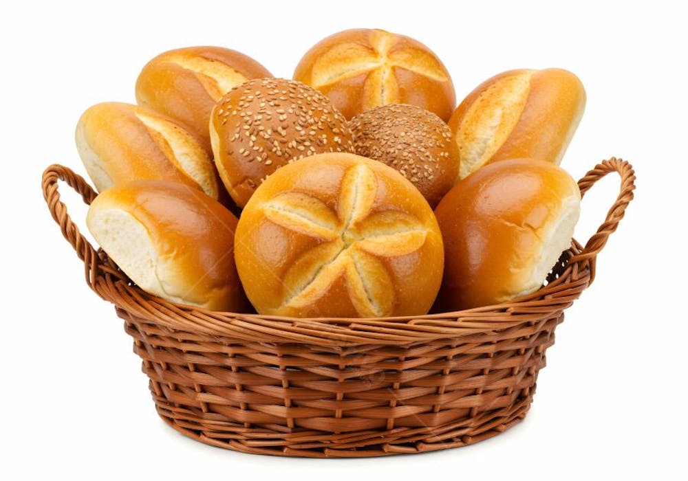 Pães fresquinhos em cesto de vime